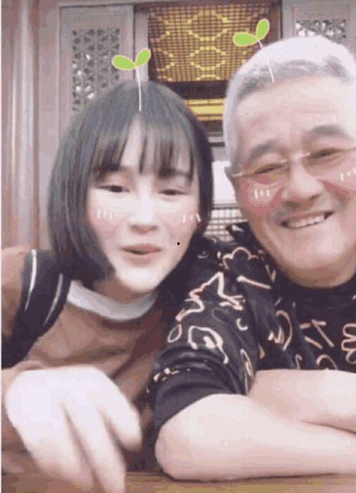 有两闺女搞笑视频,姐妹花闹翻天，笑料百出！